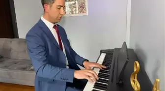 Hasarlı okulda piyano çalan öğretmen: Acımızı notalarla gösterdik