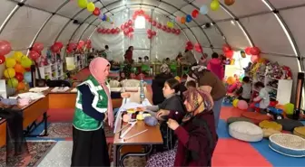 Köy yaşam merkezi çadıra kuruldu, anne ve çocuklara moral oldu