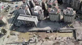 YÜZLERCE KİŞİNİN CAN VERDİĞİ RÖNESANS REZİDANS'IN ENKAZI KALDIRILDI
