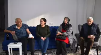 Eşi ve oğluyla enkazdan kurtarılan emekli öğretmen: Bina yerle bir oldu