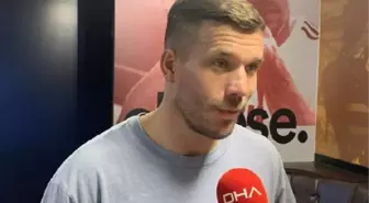 Lukas Podolski'den depremzedeler için bağış