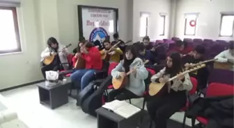 Gezici bağlama atölyesi ile bağlama gelecek nesillere aktarılıyor