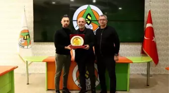 Alanyaspor'da teknik direktör Farioli'ye plaketli veda