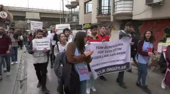 İzmir'de Üniversite Öğrencilerinden 'Uzaktan Eğitim' Protestosu