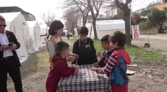 10 yaşındaki depremzede çocuk kendine gelen pastayı Kızılay'a bağışladı