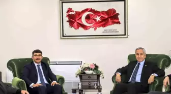 Arınç, deprem seferberliği için Şehzadeler Belediyesine teşekkür etti