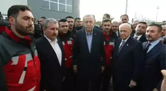 Cumhurbaşkanı Erdoğan, Alperen Ocakları arama- kurtarma ekibiyle görüştü