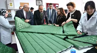 Liseli gençlerden depremzedeler için uyku tulumu