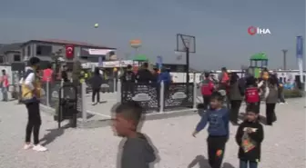 Ünlü isimler deprem bölgesinde