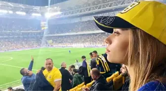 Afra Saraçoğlu... FENERBAHÇE'YE DESTEK PAYLAŞIMI!