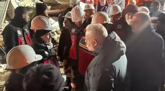 Deprem bölgesine İzmir'den ilk onlar gitti: 'Neyle karşılaşacağımızı bilmeden yola çıktık'