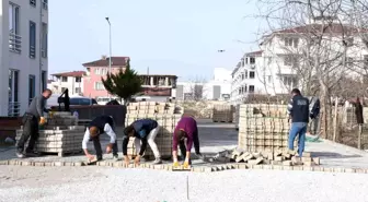 İznik'te kilitli parke taşı çalışmaları devam ediyor
