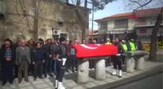 KALP KRİZİNDEN ÖLEN POLİS MEMURU TOPRAĞA VERİLDİ