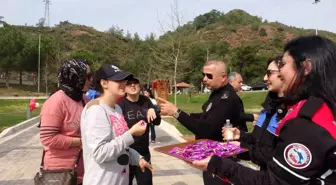 Marmaris polisi depremzede çocuklara moral oldu