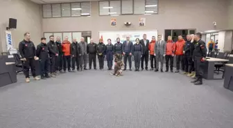 Enkazdan onlarca kişiyi sağ çıkaran AFAD ve JAK ekiplerine teşekkür ziyareti