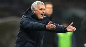 İki gün önce hakem odası basan Mourinho, bu kez de U14 maçını karıştırdı