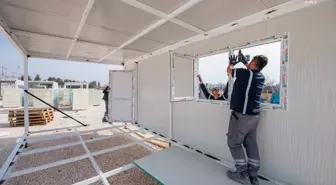 İzmir Büyükşehir Belediyesi Konteyner Kent İçin Mesaisini Sürdürüyor