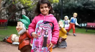 Kartal Belediyesi'nden 'Çocuklar Gülsün Dünya Gülsün' kampanyasına destek