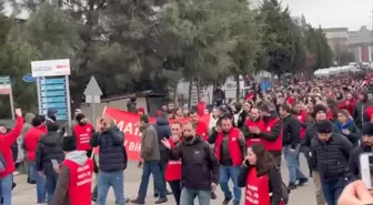 Mata Otomotiv İşçilerinin İş Bırakma Eylemi 4. Gününde... Birleşik Metal-İş Sendikası Şube Sekreteri Ülgu: 'Korku Duvarı Yıkıldı'