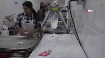 Meslek lisesi fırınında depremzedeler için günlük 35 bin ekmek üretiliyor