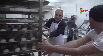 MESLEK LİSESİNDE DEPREMZEDELER İÇİN 35 BİN EKMEK ÜRETİLİYOR