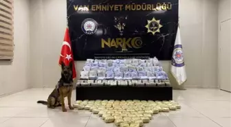NARKOTİK KÖPEĞİ 'THOR' İLE ARAMADA 200 KİLO EROİN ELE GEÇİRİLDİ