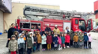 Minik öğrencilerin İtfaiye gezisi heyecanı