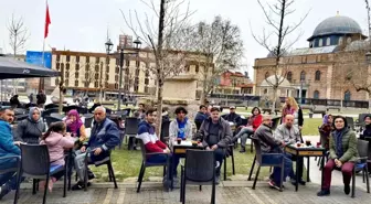 Şehre Vefa Grubu depremzede ailelere Balıkesir'i tanıttılar