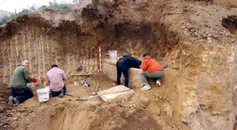 Mudanya'da pazaryeri inşaatından lahit çıktı