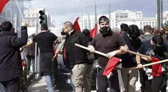 Atina'da tren kazası protestosunda göstericiler polisle çatıştıGözaltına alınan 6 kişiden 5'i tutuklandı