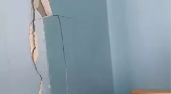 ATAŞEHİR'DE OKUL ÖNÜNDE 'ÇATLAK' EYLEMİ