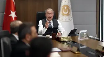 Bakan Akar'dan komutanlarla toplantı