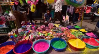 Hindistan Pazarları Hindu Renk Festivali Holi'ye Hazır