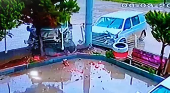Samsun'da iki aracın karıştığı kaza kamerada: 1'i ağır 2 yaralı