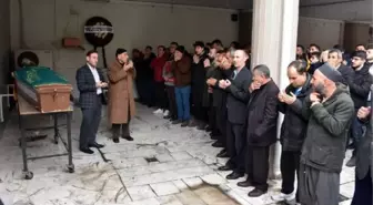 Yaralıya müdahale ederken otomobil çarpan sağlıkçı, son yolculuğuna uğurlandı