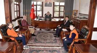 Çeyizlik eşyaların satışından elde edilen 15 bin TL'lik gelir, depremzedelere bağışlandı