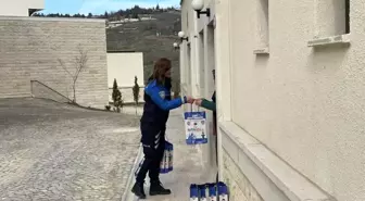 Elazığ polisi depremzede kadınların gününü kutladı