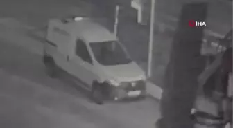 Sigara yakmak isterken aracını böyle patlattı