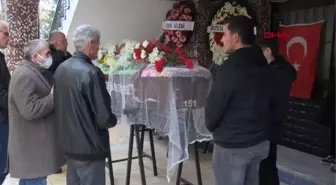 SİLAH ZORUYLA KAÇIRILDIĞI ARAÇTAKİ KAZADA ÖLEN LİSELİ GAMZE, DUVAKLA UĞURLANDI