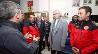 Büyükşehir Belediye Başkanı Yüce, deprem bölgesinde görev yapan itfaiye personeliyle buluştu