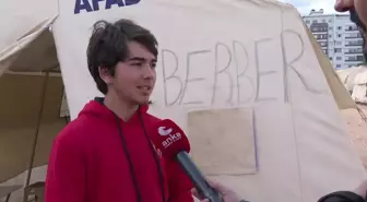 Gaziantepli Berber Çırağı, Depremzedeleri Ücretsiz Tıraş Ediyor: 'Usta Değiliz Ama Kalfayım Diyebilirim Bu Saatten Sonra'