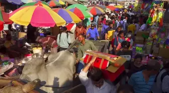 Hindistan'da Holi Festivali Renkli Görüntülere Sahne Oldu