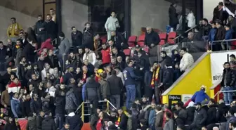 Pfdk, Bursaspor-Amedspor Maçındaki Olaylar Nedeniyle Bursaspor'a 9 Maç Seyircisiz Oynama ve 326 Bin TL Para Cezası Verdi