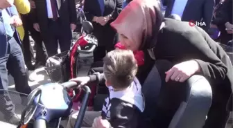 Hayallerini kurdukları akülü araca kavuştular