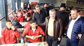 Başkan Özdemir: 'Belediye olarak takım ve futbolcularımızın yanındayız'