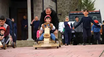 Depremzedeler Rize'nin tahta arabalarıyla tanıştı, doyasıya eğlendi