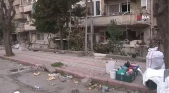 Evi enkaza döndü, 47 yıllık dikiş makinesini bırakmadı