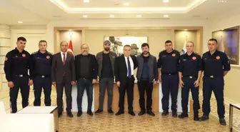 ENKAZDAN 162'NCİ SAATTE SAĞ ÇIKARILAN CENGİZ, KURTARICILARI İLE BULUŞTU