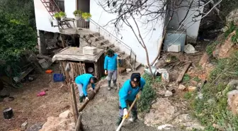 Evinin önüne yol yapılan engelli Hüseyin amca, sırtta taşınmaktan kurtuldu