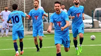 Yunusemre Belediyespor liderliğini sürdürdü